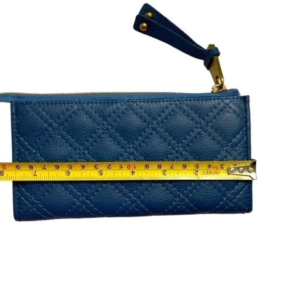 Marc jacobs blue quilted leather clutch